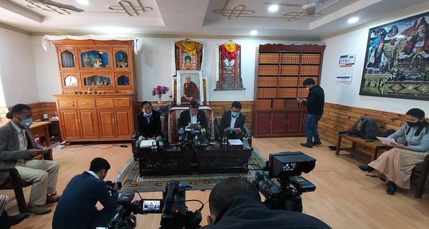 སྤྱི་འཐུས་ལྷན་ཚོགས་ནས་ཁྲིམས་ཞིབ་པ་རྣམས་འཕོ་འགྱུར་བཏང་བའི་ཐད་སྲིད་སྐྱོང་འོས་མི་གཉིས་ཀྱི་དགོངས་ཚུལ། སྤྱི་འཐུས་ལྷན་ཚོགས་ནས་ཁྲིམས་ཞིབ་པ་རྣམས་འཕོ་འགྱུར་བཏང་བའི་ཐད་སྲིད་སྐྱོང་འོས་མི་གཉིས་ཀྱི་དགོངས་ཚུལ།
