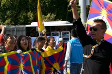སུད་སིར་བོད་མི་ཚོས་མཉམ་འབྲེལ་རྒྱལ་ཚོགས་ལ་ཞུ་འབོད་དང་རྒྱ་ནག་གཞུང་ལ་ངོ་རྒོལ་སྐབས། ༢༠༡༩།༩།༢༠