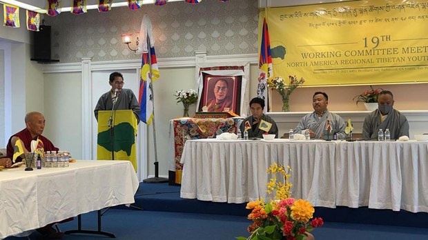 བྱང་ཨ་རིའི་ས་གནས་བོད་ཀྱི་གཞོན་ནུ་ལྷན་ཚོགས་ཁག་གི་འགན་འཛིན་ལྷན་ཚོགས་དབུ་འཛུགས་གནང་བ།