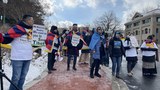 བོད་མི་དང་ཡུ་གུར་བས་རྒྱ་ནག་གི་སྲིད་འཛིན་གཞོན་པར་ངོ་རྒོལ་བྱས་པ།