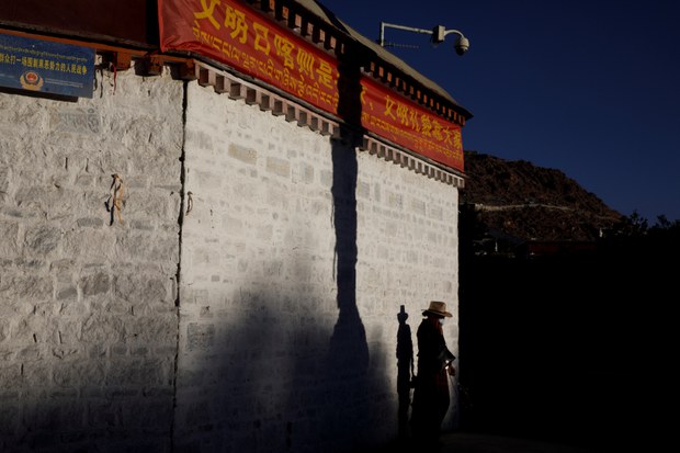 བོད་ནང་རྒྱ་གར་གྱི་བོད་མི་ཚོར་འབྲེལ་བ་བྱས་མི་ཆོག་པ་དང་།༸གོང་ས་མཆོག་གི་སྐུ་པར་ཕྱིར་བསྡུ་དམ་དྲག་བྱེད་བཞིན་པ། བོད་ནང་རྒྱ་གར་གྱི་བོད་མི་ཚོར་འབྲེལ་བ་བྱས་མི་ཆོག་པ་དང་།༸གོང་ས་མཆོག་གི་སྐུ་པར་ཕྱིར་བསྡུ་དམ་དྲག་བྱེད་བཞིན་པ།