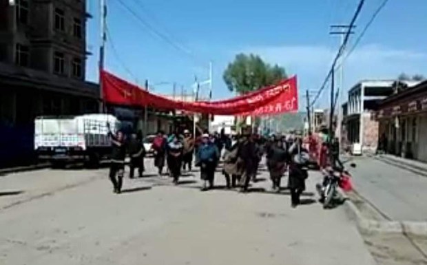 ཨ་མཆོག་ཡུལ་མི་ཚོས་སྲིད་གཞུང་ལས་ཁུངས་མདུན་ཞུ་འབོད་སྐད་འབོད་སྐབས། ༢༠༡༦།༦།༢