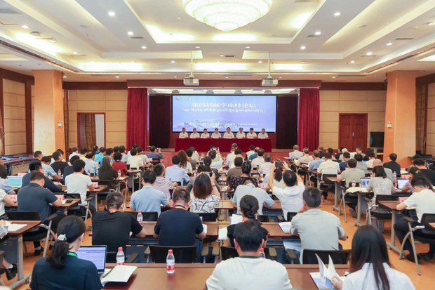 རྒྱ་ནག་གིས་གཉེར་བཞིན་པའི་བོད་རིག་པའི་ཚོགས་འདུ་ཁག་ནི་དམར་ཤོག་ཚོགས་པའི་ཆབ་སྲིད་དྲིལ་བསྒྲགས་ཙམ་ལས་བོད་ཀྱི་རིག་གཞུང་དང་འཕེལ་རྒྱས་ལ་འབྲེལ་བ་གང་ཡང་མེད་པ། ཉམས་ཞིབ་པ་ཚོས་འགྲེལ་བརྗོད་གནང་གི་འདུག