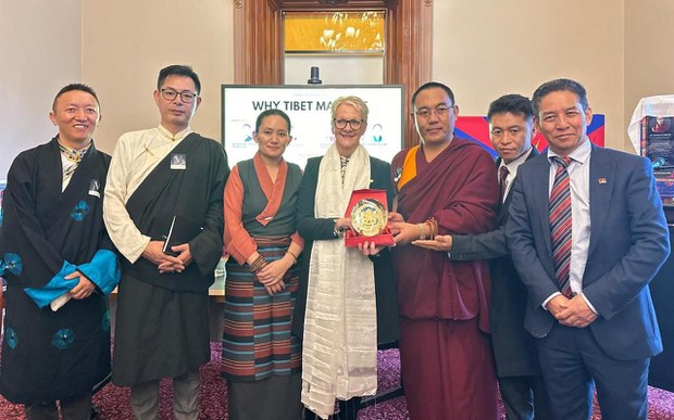 བོད་མི་མང་སྤྱི་འཐུས་ལྷན་ཚོགས་ཀྱི་སྐུ་ཚབ་ཚོགས་ཆུང་ཞིག་ནས་ཨའོསི་ཊརེ་ལི་ཡར་ཕྱོགས་ཕེབས་ཀྱིས་བོད་དོན་ཞུ་སྐུལ་གྱི་ལས་དོན་བསྐྱངས་ཡོད་པ།