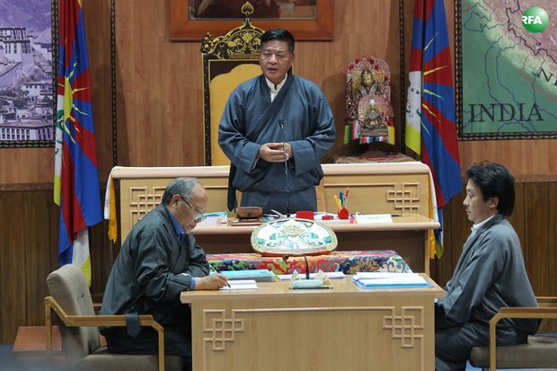 བོད་མི་སྒྲིག་འཛུཊ་ཀྱི་སྐབས་བཅོ་ལྔ་པའི་བོད་མི་མང་སྤྱི་འཐུས་ལྷན་ཚོགས་ཀྱི་གྲོས་ཚོགས་ཚོགས་དུས་༡༡་པའི་ཚོགས་ར། ༢༠༡༦།༤།༡ བོད་མི་སྒྲིག་འཛུཊ་ཀྱི་སྐབས་བཅོ་ལྔ་པའི་བོད་མི་མང་སྤྱི་འཐུས་ལྷན་ཚོགས་ཀྱི་གྲོས་ཚོགས་ཚོགས་དུས་༡༡་པའི་ཚོགས་ར། ༢༠༡༦།༤།༡