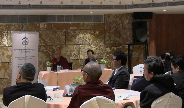 རྒྱལ་ས་ལྡི་ལིར་བོད་མི་མང་སྤྱི་འཐུས་ལྷན་ཚོགས་ཀྱི་ཐབས་བྱུས་དང་རྒྱལ་སྤྱིའི་ནང་འབྲེལ་ལམ་གནང་ཕྱོགས་ཀྱི་ཚོགས་འདུ་འཚོག་བཞིན་པ།