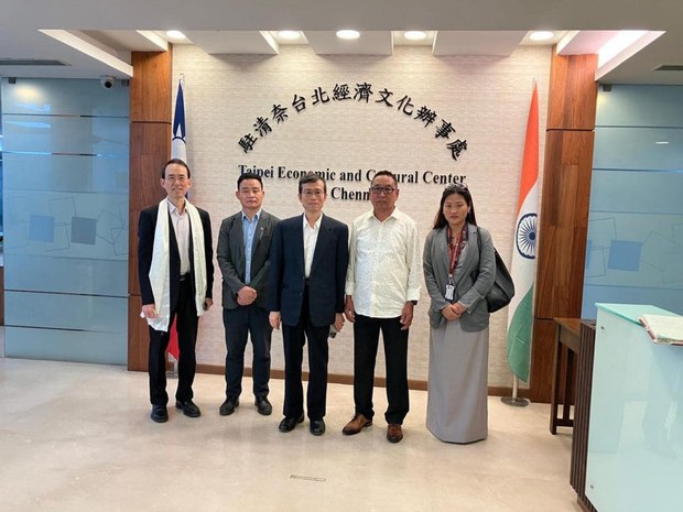 ཅེན་ནའི་ནང་རྟེན་གཞི་བྱས་པའི་ཐེ་ཝན་གཞུང་ཚབ་ཁང་གིས་གཞུང་ཚབ་ཆེན་མོས་བོད་ནང་རྒྱ་ནག་གཞུང་གིས་སྤེལ་བཞིན་པའི་སྲིད་བྱུས་ལ་ཐུགས་འཚབ་ཡོད་སྐོར་གསུངས་འདུག