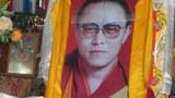 ལི་ཐང་སྤྲུལ་སྐུ་བསྟན་འཛིན་བདེ་ལེཊ་རིན་པོ་ཆེའི་འཁྲུངས་སྐར་སྐབས་བོད་མི་ཚོས་བཤམ་པའི་སྐུ་པར། ༢༠༡༣