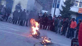 མགོ་ལོག་པདྨ་རྫོང་དུ་རང་ལུས་མེར་སྲེག