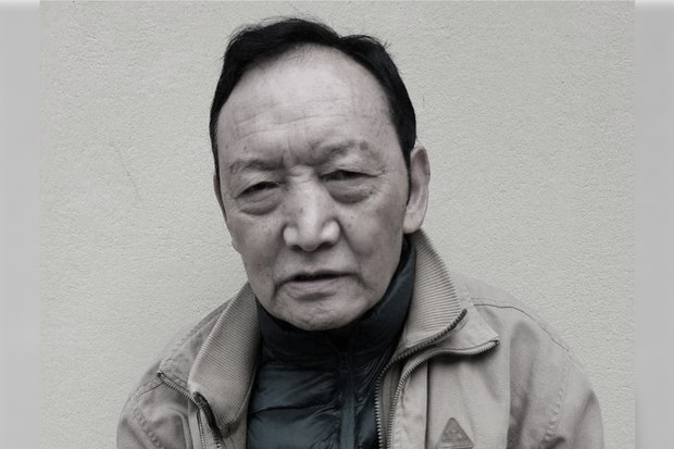 འབྲས་ལྗོངས་ཁུལ་དུ་བོད་ཡིག་དར་སྤེལ་ཐད་ལག་རྗེས་ཆེན་པོ་ཡོད་མཁན་ཚེ་དབང་རྟ་མགྲིན་ལགས་འདས་གྲོངས་སུ་ཕྱིན་འདུག