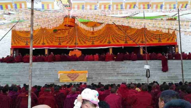 རྒྱལ་རོང་ཚོ་བདུན་ཀིརྟིའི་དགོན་དུ་’’་ཚད་མའི་དགུན་ཆོས་ཆེན་མོ་’’ཐེངས་བདུན་པ་ཚོགས་བཞིན་པ།