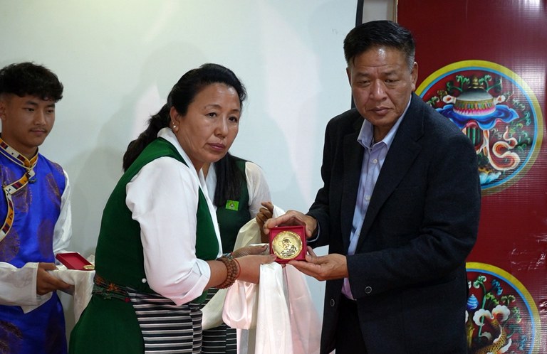 Tulku Tenzin Delek award (1).jpg
