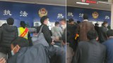 ལྷ་སར་རྒྱ་མི་ཚོས་རིམས་ནད་བཀག་བསྡོམས་ལ་ངོ་རྒོལ་དང་འབྲེལ་ངོ་རྒོལ་སྣེ་ཁྲིད་པའི་ཉེས་མིང་འོག་མི་གྲངས་༢༠༠བཀག་ཉར་འོག་བཅུག་ཡོད་འདུག