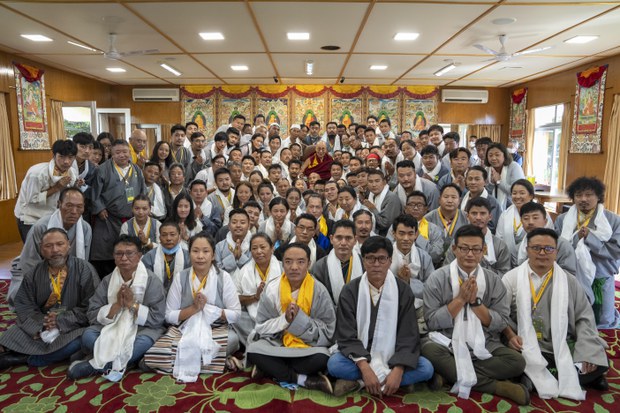 ༧གོང་ས་མཆོག་གིས་བོད་ཀྱི་གཞོན་ནུ་ལྷན་ཚོགས་ཀྱི་ཚོགས་ཆེན་ལ་བཅར་མཁན་ཡོངས་ལ་མཇལ་ཁ་བསྩལ་འདུག ༧གོང་ས་མཆོག་གིས་བོད་ཀྱི་གཞོན་ནུ་ལྷན་ཚོགས་ཀྱི་ཚོགས་ཆེན་ལ་བཅར་མཁན་ཡོངས་ལ་མཇལ་ཁ་བསྩལ་འདུག