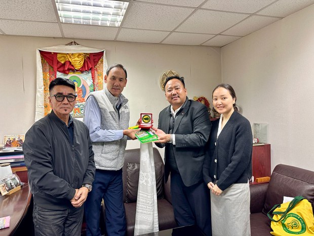 དབུས་བོད་ཀྱི་གཞོན་ནུ་ལྷན་ཚོགས་ཀྱིས་ཐེ་ཝན་ནང་བོད་དོན་ཞུ་གཏུག་གི་ལས་འགུལ་འགོ་འཛུགས།