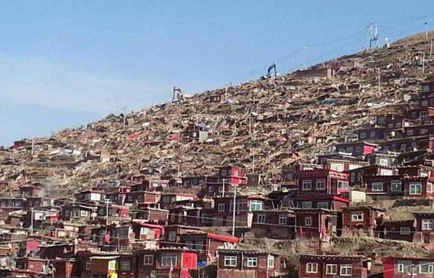 རྒྱ་ནག་གིས་གསེར་རྟ་བླ་རུང་ཆོས་སྒར་གྱི་གྲྭ་ཤག་གཏོར་ཟིན་པའི་ཤུལ། ༢༠༡༦།༡༢