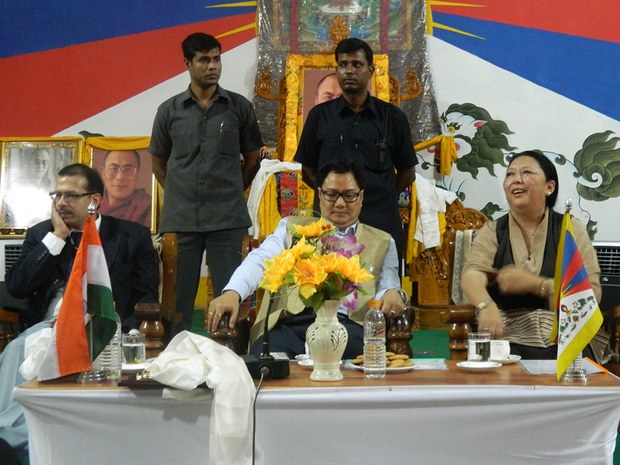 རྒྱ་གར་དབུས་གཞུང་གི་ནང་སྲིད་བཀའ་བློན་བོད་མིའི་གཞིས་ཆགས་སུ་ཕེབས་པ།