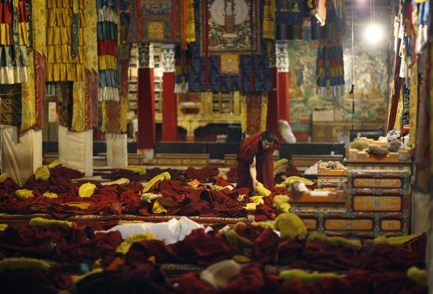 ཨ་རིའི་རྒྱལ་སྤྱིའི་ཆོས་དད་རང་དབང་ལྷན་ཚོགས་ཀྱིས་རྒྱ་ནག་ནི་དམིགས་བསལ་དོ་སྣང་བྱེད་དགོས་པའི་རྒྱལ་ཁབ་ཏུ་ངོས་འཛིན་དང་། ཨ་རིའི་བོད་དོན་དམིགས་བསལ་འབྲེལ་མཐུད་པ་བསྐོ་གཞག་དགོས་པའི་འབོད་སྐུལ་ཞུས་འདུག