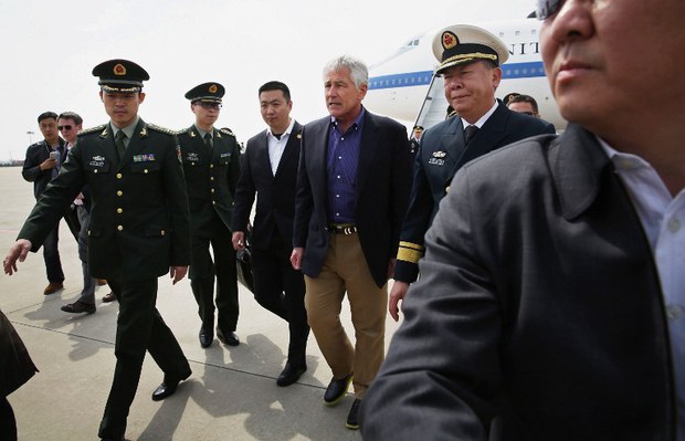 ཨ་རིའི་རྒྱལ་སྲུང་དྲུང་ཆེ་Chuck Hagelམཆོག་རྒྱ་ནག་གི་ཆིན་ཏོ་གནམ་ཐང་ལ་འབྱོར་སྐབས། ༢༠༡༤།༤།༧