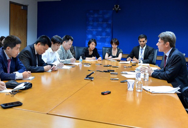 ཨ་མི་རི་ཀའི་ཕྱི་སྲིད་དྲུང་ཆེ་ཕྱག་རོགས་Tom Malinowskiམཆོག་གསར་འགོད་ལྷན་ཚོགས་སར། ༢༠༡༥།༨།༡༣ ཨ་མི་རི་ཀའི་ཕྱི་སྲིད་དྲུང་ཆེ་ཕྱག་རོགས་Tom Malinowskiམཆོག་གསར་འགོད་ལྷན་ཚོགས་སར། ༢༠༡༥།༨།༡༣