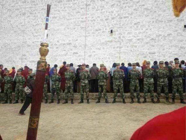 རྒྱ་ནག་གཞུང་གིས་བོད་ནང་གི་ཆོས་ཕྱོགས་ཀྱི་བྱེད་སྒོའི་སྐབས་དམག་མི་མང་པོ་འགྲེམས་འཇོག་བྱས་ཡོད་པའི་རྣམ་པ། 