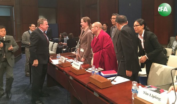 ཆབ་སྲིད་བཙོན་ཟུར་མགོ་ལོག་འཇིགས་མེད་ལགས་ཀྱིས་རང་ཐོག་མྱོང་བ་དང་རྒྱ་ནག་གི་བཙོན་ཁང་ནང་གི་གནས་སྟངས་ཐད་ཨ་རིའི་གྲོས་ཚོགས་ཀྱིས་ཉན་ཞིབ་གནང་སྐབས། ༢༠༡༦།༤།༡༤
