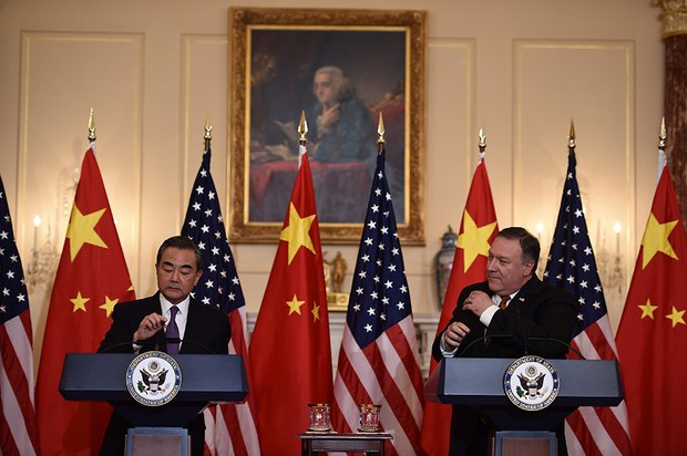 རྒྱ་ནག་གི་ཕྱི་སྲིད་བློན་ཆེན་ཝང་ཡེས་(Wang Yi)་དང་ཨ་རིའི་ཕྱི་སྲིད་དྲུང་ཆེ་(Mike Pompeo) ༢༠༡༨།༥