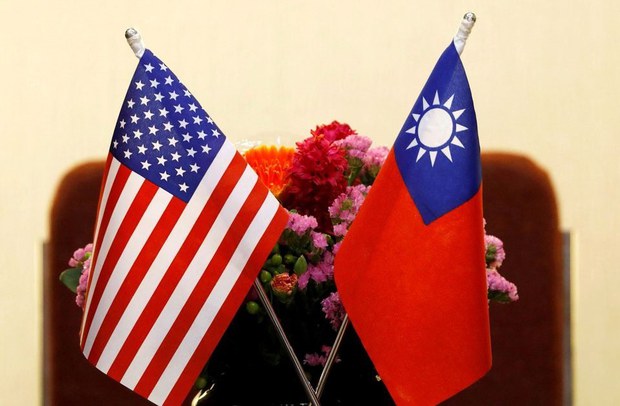 ཨུ་རུ་སུས་ཡུའུ་ཁུ་རེན་ནང་བཙན་འཛུལ་སྐབས་ཨ་རིས་མཐོ་རིམ་སྐུ་ཚབ་ཐེ་ཝན་ལ་གཏོང་བཞིན་པ།