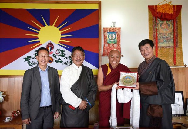 ཡོ་རོབ་སྤྱི་འཐུས་དགེ་བཤེས་ཐུབ་བསྟན་དབང་ཆེན་ལགས།