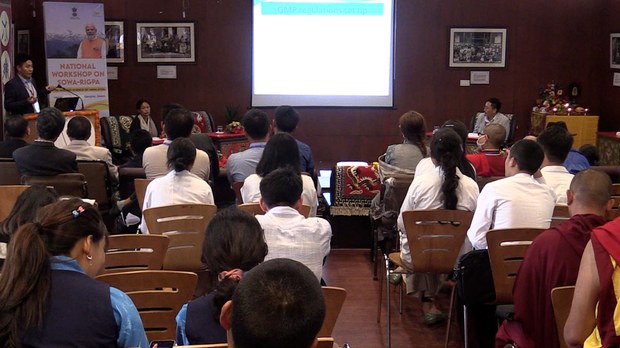 རྒྱ་གར་བྱང་ཤར་དུ་རྒྱ་གར་དབུས་གཞུང་ཨ་ཡུཤ་ལྷན་ཁང་གིས་བོད་ཀྱི་གསོ་རིག་གི་གོ་རྟོགས་དང་སློབ་མ་རྣམས་ཀྱི་ཤེས་ཡོན་གོང་སྤེལ་ཆེད་ཟབ་སྦྱོང་གནང་བ། རྒྱ་གར་བྱང་ཤར་དུ་རྒྱ་གར་དབུས་གཞུང་ཨ་ཡུཤ་ལྷན་ཁང་གིས་བོད་ཀྱི་གསོ་རིག་གི་གོ་རྟོགས་དང་སློབ་མ་རྣམས་ཀྱི་ཤེས་ཡོན་གོང་སྤེལ་ཆེད་ཟབ་སྦྱོང་གནང་བ།
