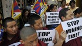 རྒྱ་ནག་གིས་བསྐྱར་སྤྱོད་རུང་བའི་ནུས་ཤུགས་གོང་སྤེལ་ཁ་ལ་ཁྱེར་ནས་བོད་ནང་གཏེར་ཁ་སྔོག་འདོན་གྱིས་རང་བྱུང་ཁོར་ཡུག་ལ་གཏོར་སྐྱོན་ཚབས་ཆེ་གཏོང་བཞིན་པ་ཐེར་འདོན།