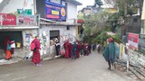 རྡ་རམ་སཱ་ལར་གནས་སྡོད་པ་ཚོས་བཟའ་ཆས་ཉོ་བཞིན་པ། ༢༠༢༠།༣།༢༧