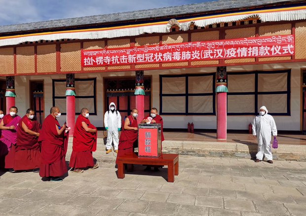 བླ་བྲང་དགོན་པར་ཏོག་དབྱིབས་ནད་འབུ་འགོག་རྒོལ་ཆེད་ཞལ་འདེབས་ཕུལ་བའི་བྱེད་སྒོ། ༢༠༢༠།༢