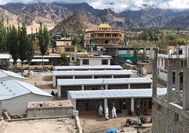 ལ་དྭགས་ནས་ཏོག་དབྱིབས་གསར་བའི་ནད་ཡམས་ཀྱི་ནད་རྟགས་ཡོད་པའི་བོད་མི་གཉིས་གྲོངས་ཡོད་པ། ༢༠༢༠།༨།༣༡