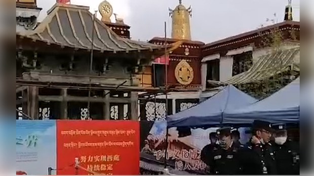 བོད་ཀྱི་རྒྱལ་ས་ལྷ་སའི་གཙུག་ལག་ཁང་གི་མདུན། ༢༠༢༠།༤།༣༠