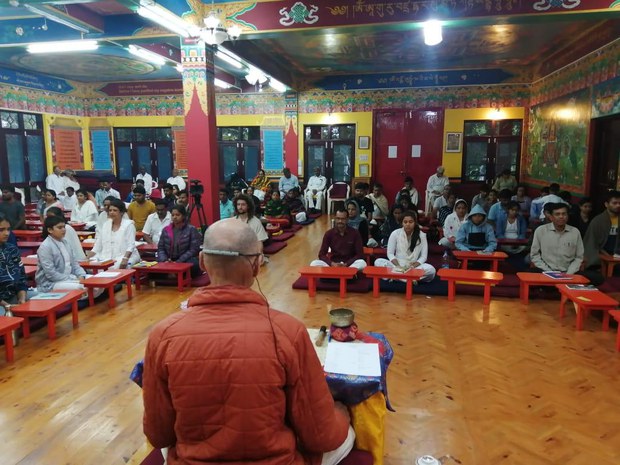 རྒྱ་གར་དུ་ནང་ཆོས་ཀྱི་བགྲོ་གླེང་ཟབ་སྦྱོང་དང་༧གོང་ས་མཆོག་གིས་ནང་ཆོས་ངོ་སྤྲོད་ཕེབས་པ་བཅས་ལ་བརྟེན་ནས། རྒྱ་གར་བའི་ཁྲོད་ནང་ཆོས་ལ་དོ་སྣང་དོན་གཉེར་མཁན་ཇེ་མང་དུ་འགྲོ་བཞིན་པ་རེད། རྒྱ་གར་དུ་ནང་ཆོས་ཀྱི་བགྲོ་གླེང་ཟབ་སྦྱོང་དང་༧གོང་ས་མཆོག་གིས་ནང་ཆོས་ངོ་སྤྲོད་ཕེབས་པ་བཅས་ལ་བརྟེན་ནས། རྒྱ་གར་བའི་ཁྲོད་ནང་ཆོས་ལ་དོ་སྣང་དོན་གཉེར་མཁན་ཇེ་མང་དུ་འགྲོ་བཞིན་པ་རེད།