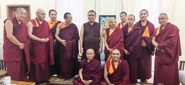 སྔ་འགྱུར་རྙིང་མའི་མ་དགོན་དྲུག་གི་སྐུ་ཚབ་དང་། རྙིང་མའི་སྨོན་ལམ་གྱི་རྒྱུན་ལས། དེ་བཞིན་རྙིང་མའི་སྤྱི་འཐུས་རྣམ་པ་གཉིས་བཅས་རྫོགས་ཆེན་རིན་པོ་ཆེ་དང་མཉམ། ༢༠༡༩།༥།༢༩ སྔ་འགྱུར་རྙིང་མའི་མ་དགོན་དྲུག་གི་སྐུ་ཚབ་དང་། རྙིང་མའི་སྨོན་ལམ་གྱི་རྒྱུན་ལས། དེ་བཞིན་རྙིང་མའི་སྤྱི་འཐུས་རྣམ་པ་གཉིས་བཅས་རྫོགས་ཆེན་རིན་པོ་ཆེ་དང་མཉམ། ༢༠༡༩།༥།༢༩