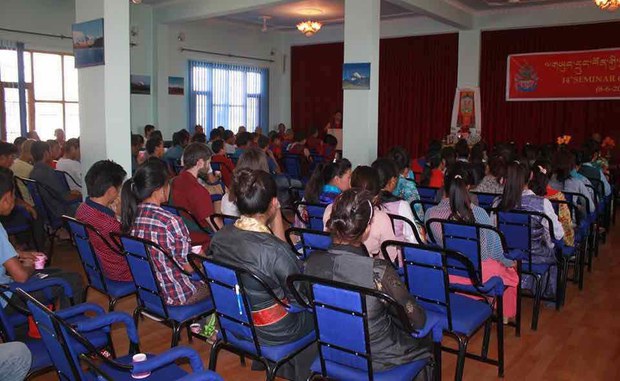 བོན་གྱི་གདན་ས་ཆེན་མོ་སྨན་རི་གླིང་།