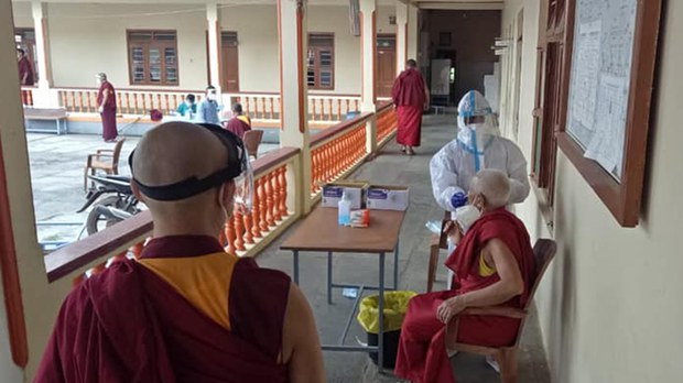 མོན་གྷོ་འདོད་རྒུ་གླིང་དུ་བོད་མི་ཏོག་དབྱིབས་ནད་པ་༢༢༠ལ་སྨོན་བཅོས་གནང་བཞིན་ཡོད་པ། མོན་གྷོ་འདོད་རྒུ་གླིང་དུ་བོད་མི་ཏོག་དབྱིབས་ནད་པ་༢༢༠ལ་སྨོན་བཅོས་གནང་བཞིན་ཡོད་པ།
