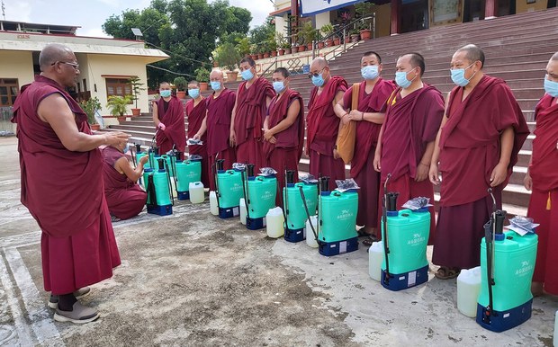 ཤར་རྩེ་གྲྭ་ཚང་གི་ཏོག་དབྱིབས་ནད་པ་རྣམས་དྲག་བསྐྱེད་ཕྱིན་འདུག ཤར་རྩེ་གྲྭ་ཚང་གི་ཏོག་དབྱིབས་ནད་པ་རྣམས་དྲག་བསྐྱེད་ཕྱིན་འདུག