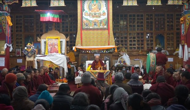 ལ་དྭགས་སུ་དགའ་ལྡན་ཁྲི་ཟུར་རི་རྫོང་རིན་པོ་ཆེ་མཆོག་གི་ཞེ་དགུའི་དགོངས་རྫོགས་མཆོད་འབུལ་གནང་བ། ལ་དྭགས་སུ་དགའ་ལྡན་ཁྲི་ཟུར་རི་རྫོང་རིན་པོ་ཆེ་མཆོག་གི་ཞེ་དགུའི་དགོངས་རྫོགས་མཆོད་འབུལ་གནང་བ།