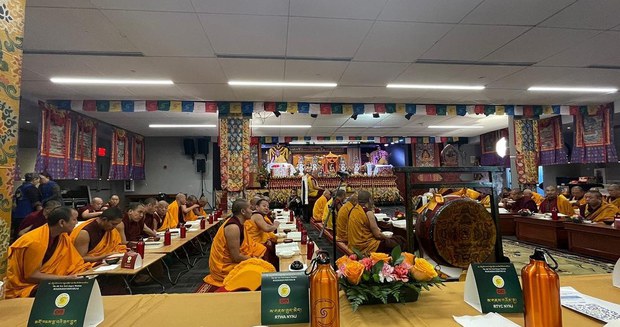 ནིའུ་ཡོག་ཏུ་བཀའ་བརྒྱུད་སྨོན་ལམ་ཆེན་པོ་ཐེངས་བཞི་པ་ཚོགས་ཡོད་པ།