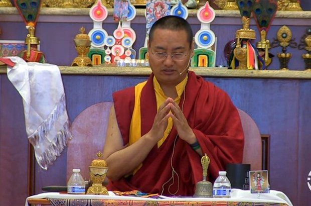 འབྲི་གུང་སྐྱོབ་པ་འཇིག་རྟེན་གསུམ་མགོན་གྱི་སྐུ་ཚེའི་རྣམ་ཐར།