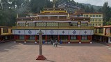 རུམ་བཏེག་དགོན་དུ་རང་བྱུང་ཁོར་ཡུག་སྲུང་སྐྱོབ་ཀྱི་ཚོགས་འདུ་ཐེངས་དགུ་པ་ཚོགས་བཞིན་པ།