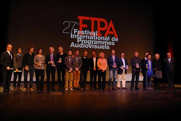 བསྟན་འཛིན་ཚེ་བརྟན་ལཊ་ཀྱི་གློག་བརྙན་དུས་སྟོན་སྐབས་ཁོང་གི་གློག་བརྙན་ངོ་སྤྲོད་གནང་བཞིན་པ།