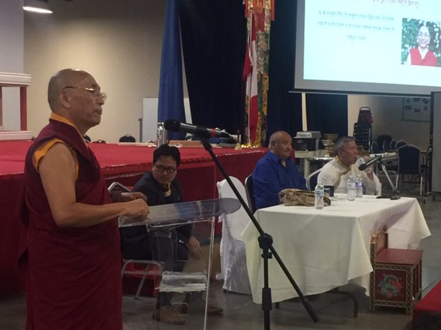 གཟའ་མཇུག་སློབ་གྲྭའི་སློབ་མ་རྣམས་ལ་ལམ་སྟོན།