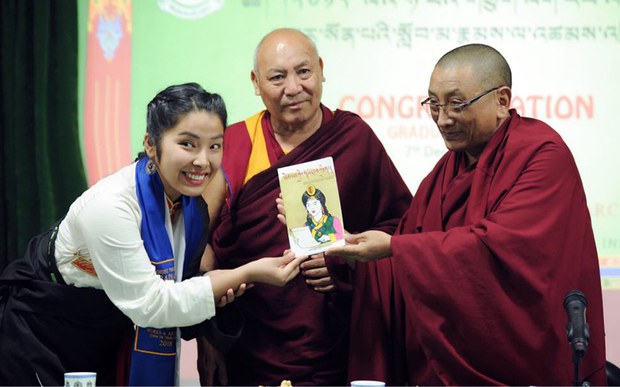 བེུད་སྙན་ངག་མཁན་དང་རྩོམ་པ་པོ་གཞོན་སྐྱེས་འཇམ་དབྱངས་སྒྲོལ་མ་ལགས་ཀྱི་རྩོམ་རིག་སྒྱུ་རྩལ་སྐོར། བེུད་སྙན་ངག་མཁན་དང་རྩོམ་པ་པོ་གཞོན་སྐྱེས་འཇམ་དབྱངས་སྒྲོལ་མ་ལགས་ཀྱི་རྩོམ་རིག་སྒྱུ་རྩལ་སྐོར།