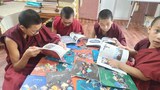 བྱིས་པའི་རྒྱུན་ཤེས་བང་མཛོད་ཅེས་པའི་དཔེ་དེབ་དེ་དག་ལ་བོད་མིའི་སྤྱི་ཚོགས་ཁྲོད་དོ་སྣང་དང་དགའ་མོས་གནང་བཞིན་ཡོད་པ།