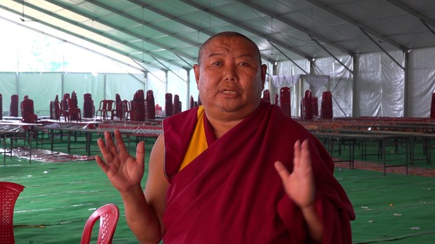 གནས་མཆོག་རྡོ་རྗེ་གདན་དུ་༧གོང་ས་སྐྱབས་མགོན་ཆེན་པོ་མཆོག་གི་ཆིབས་བསྒྱུར་ཕེབས་སྒྲིག་ཞུ་བཞིན་པ།