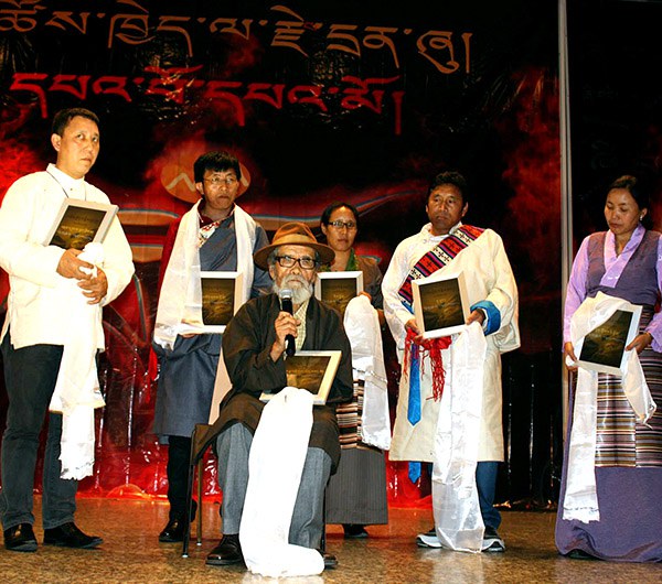 སུད་སིའི་ནང་དཔའ་བོ་དཔའ་མོར་རྗེས་དྲན། སུད་སིའི་ནང་དཔའ་བོ་དཔའ་མོར་རྗེས་དྲན།